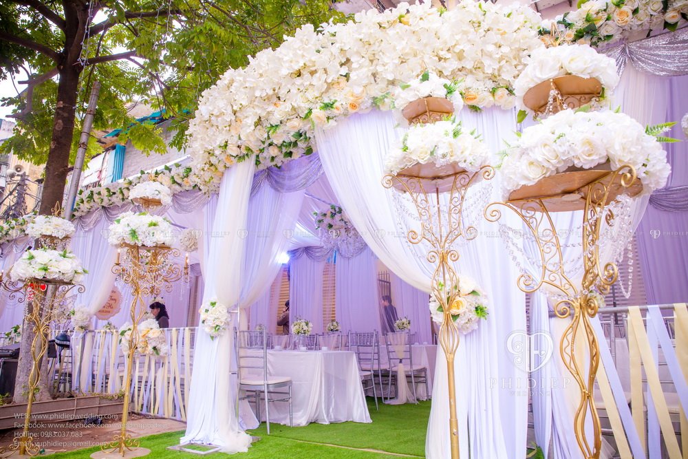 Lãng mạn với cổng hoa cưới màu trắng