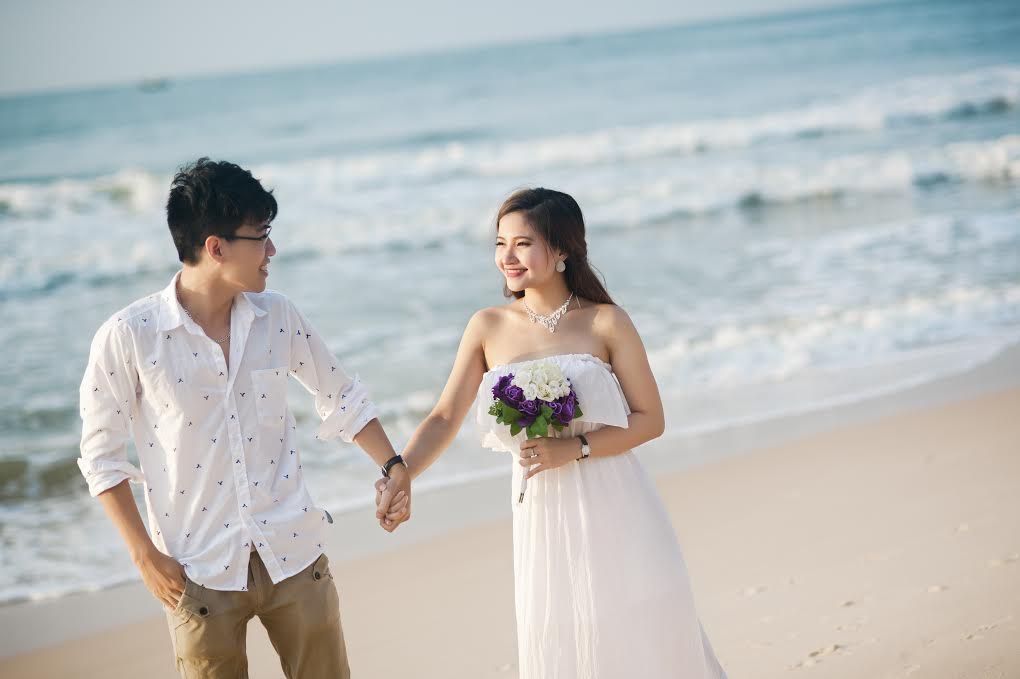 15 Trang phục chụp ảnh cưới ở biển theo phong cách Hàn Quốc không lỗi  thời theo năm tháng