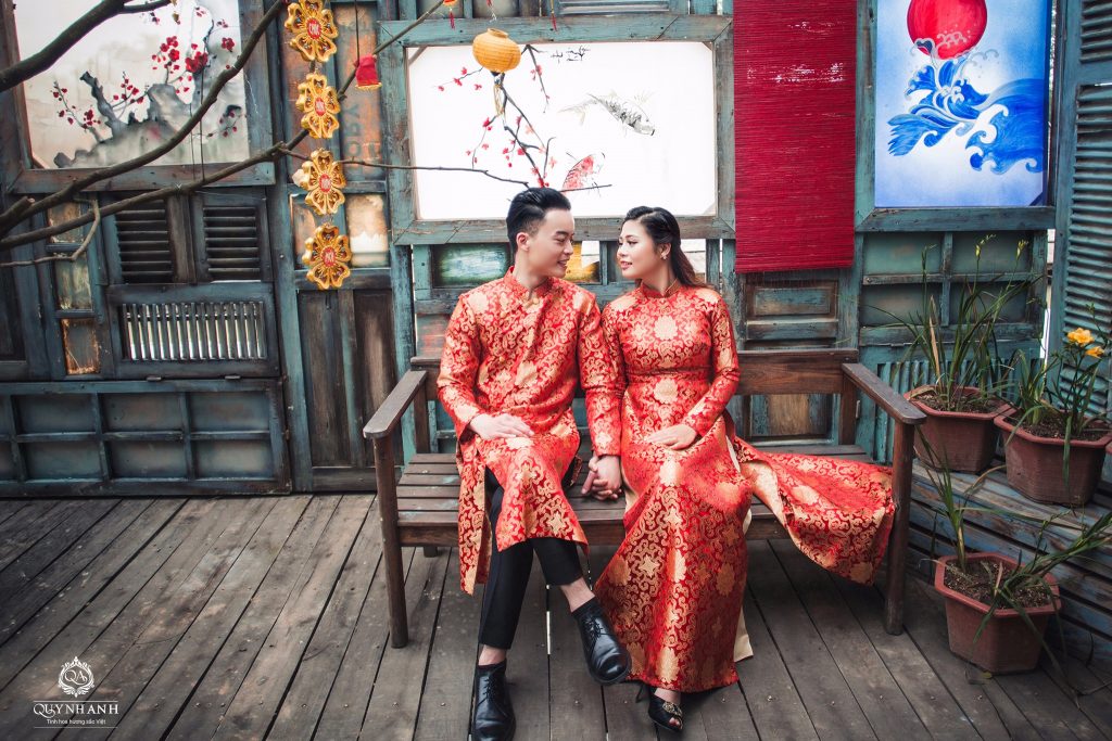 Tà áo dài cưới đậm nét truyền thống Việt