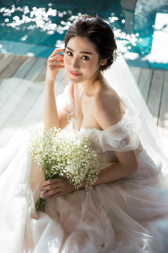 Hoa hậu Đỗ Mỹ Linh thử váy cưới | VTV.VN