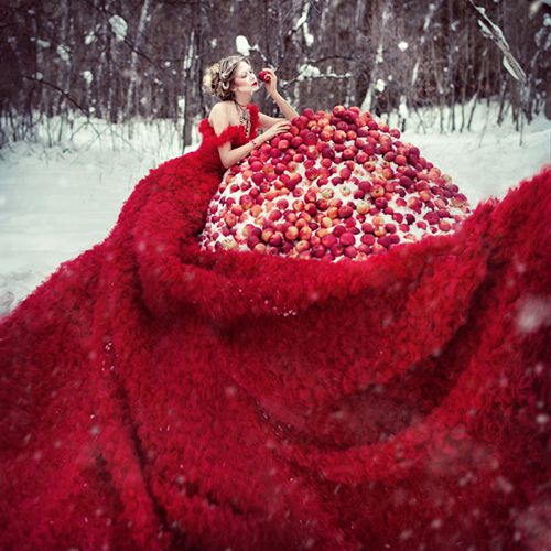 váy cưới màu đỏ ngọt ngào, ấm ấp